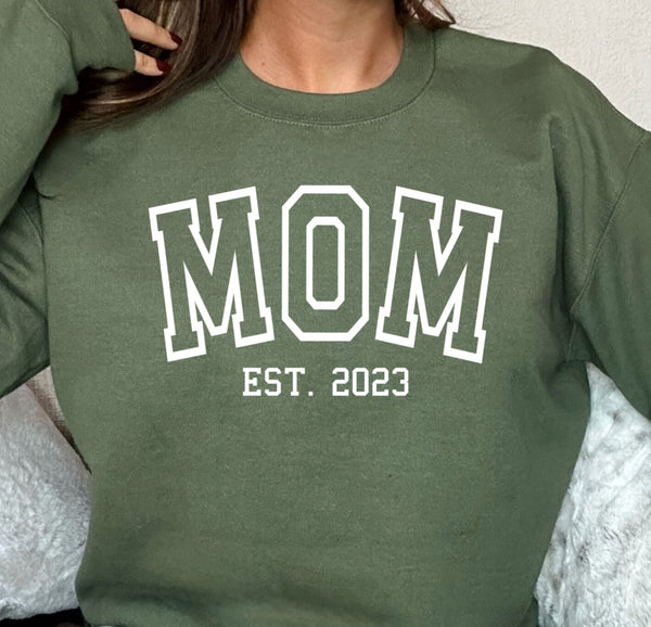 MOM Sweatshirt with kids names on sleeve, Mother's Day Gift for Wife, Gift for new Mom, Custom MOM shirt, Personalized MOM est sweatshirt