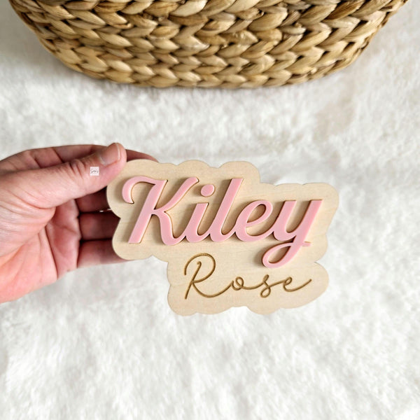 Wooden Name Birth Announcement sign, Newborn Baby round Name plate, Hospital Newborn Photo Prop Sign, Personalized custom Baby Shower Gift